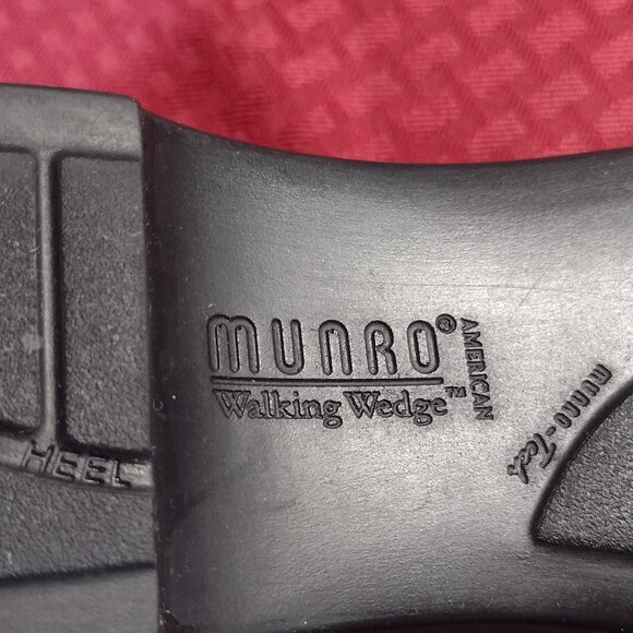 Women’s Munro American Brown Slip On Loafers – Estimated Size 7.5 SS - Picture 6 of 13